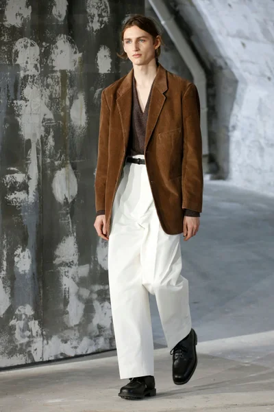 Look 13